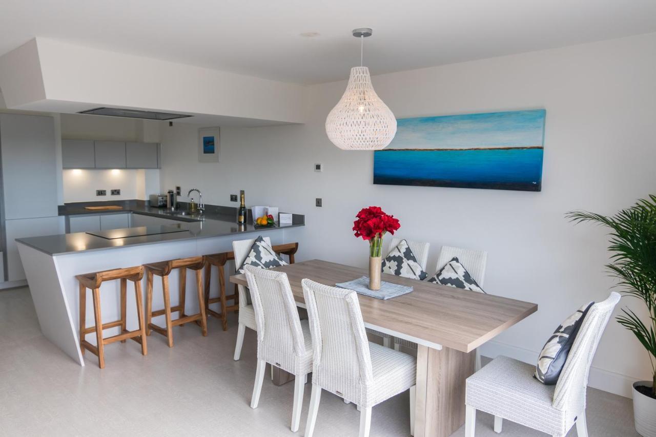 Apartment 3 Waterstone House - Sea Front Apartment, Hot Tub Tenby Extérieur photo