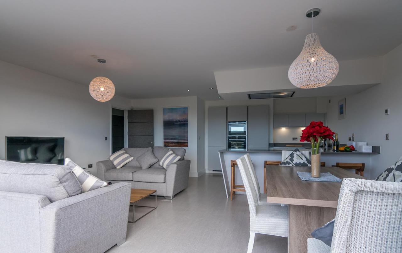 Apartment 3 Waterstone House - Sea Front Apartment, Hot Tub Tenby Extérieur photo