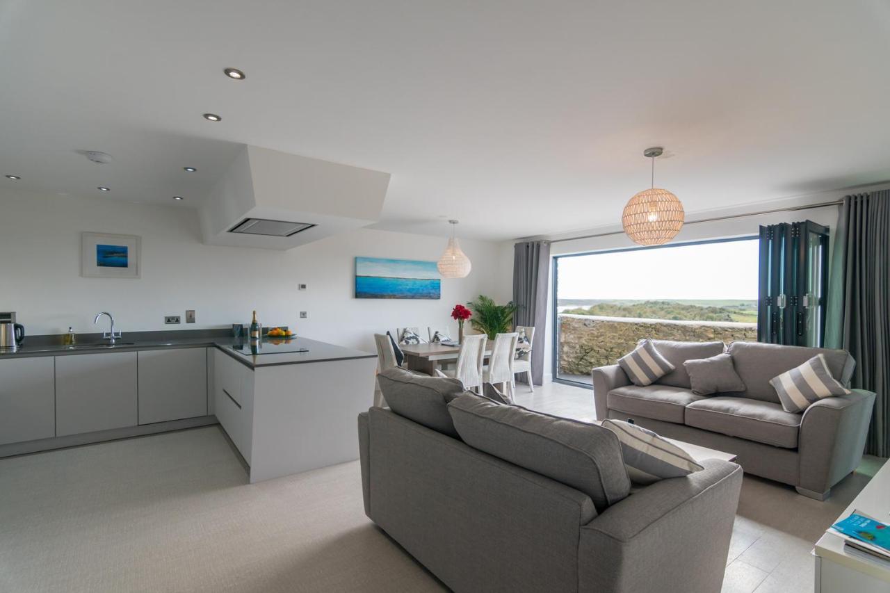 Apartment 3 Waterstone House - Sea Front Apartment, Hot Tub Tenby Extérieur photo