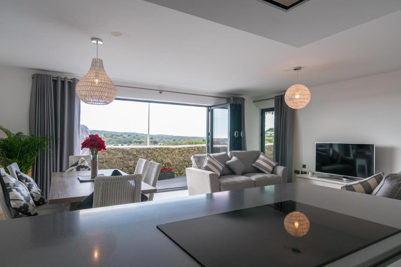 Apartment 3 Waterstone House - Sea Front Apartment, Hot Tub Tenby Extérieur photo