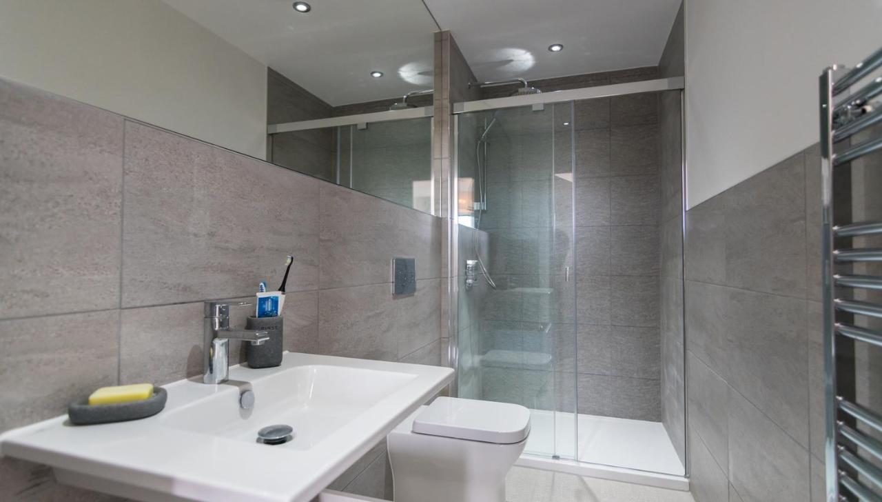 Apartment 3 Waterstone House - Sea Front Apartment, Hot Tub Tenby Extérieur photo